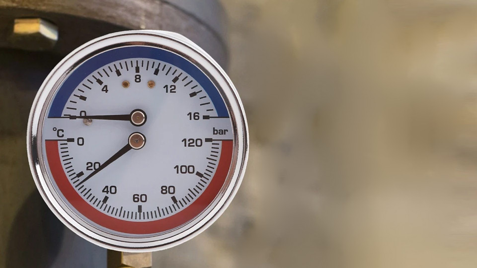 Как правильно использовать термоманометр для измерения давления и температуры?